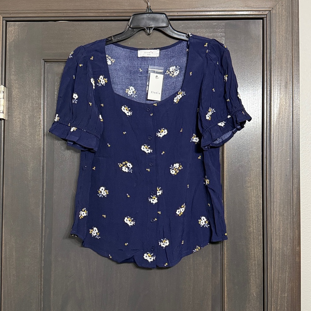 Elodie NWT navy floral top XS or M‎
